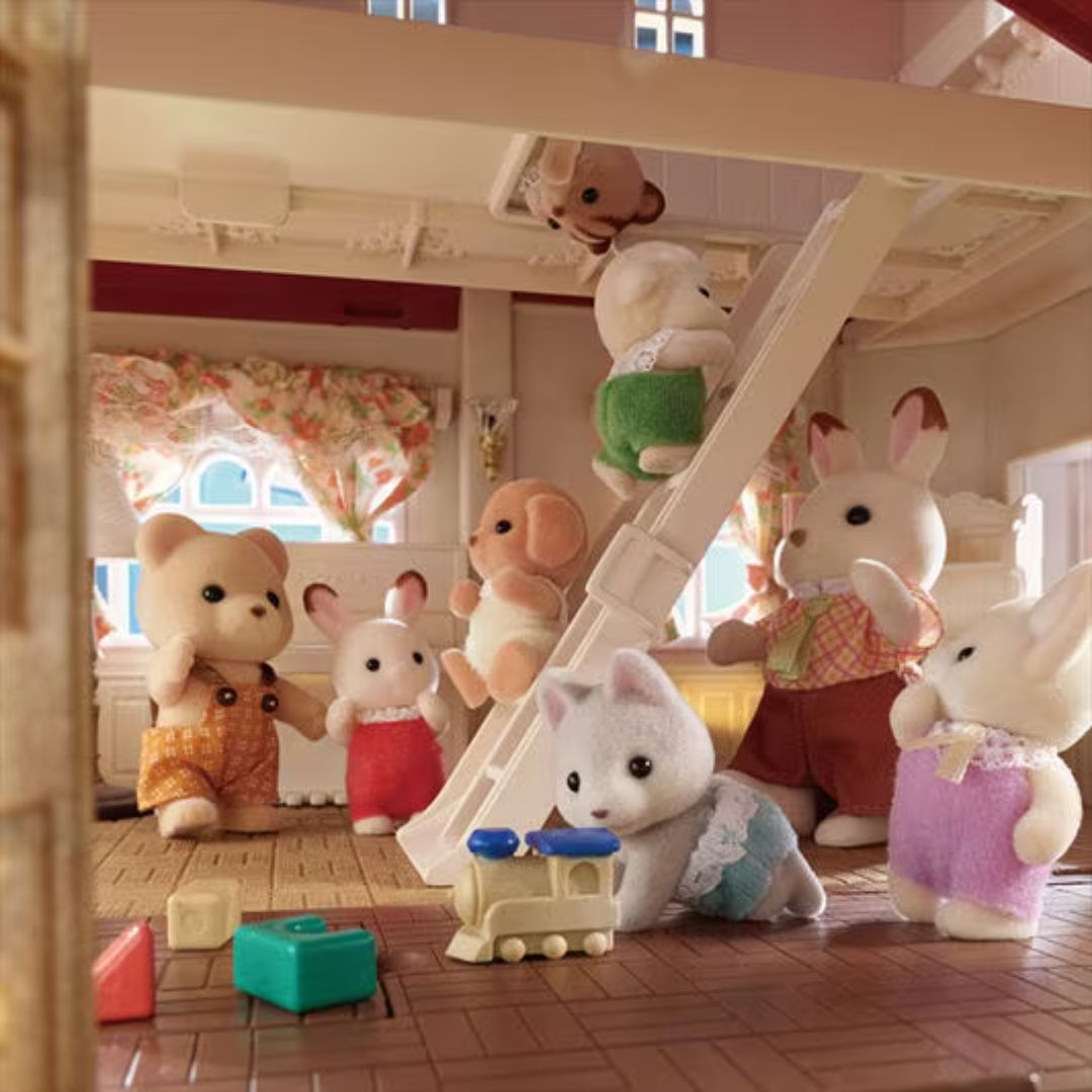 L5708 Sylvanian Families - Casa Grande con luci e attico segreto