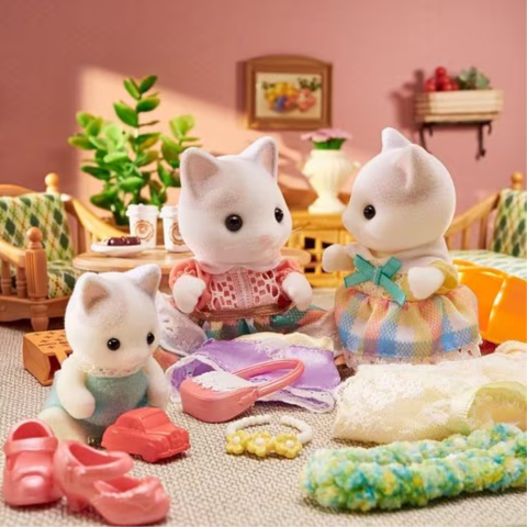 5738 Sylvanian Families - Famiglia Gatto Latte